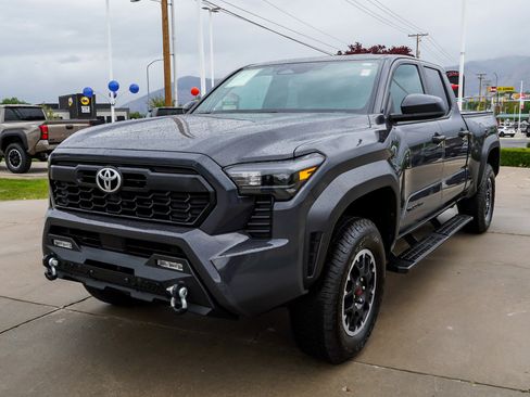 Certified 2025 Toyota Tacoma TRD Off-Road AWD/4WD image 4