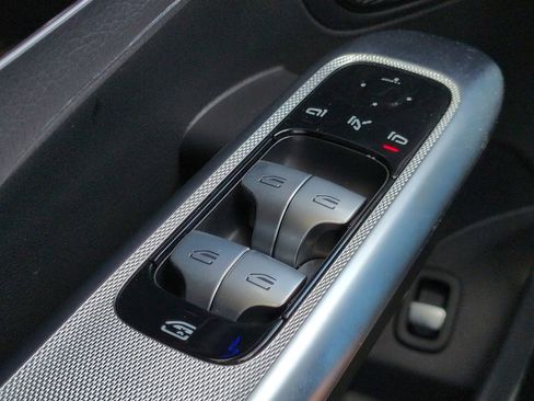Used 2025 Mercedes-Benz GLC 43 AMG 4MATIC image 25