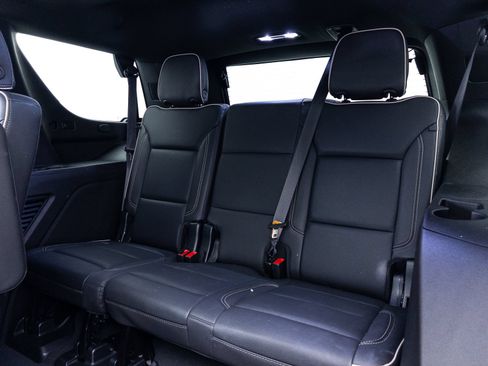 Used 2023 GMC Yukon SLT w/ SLT Premium Package AWD/4WD image 7