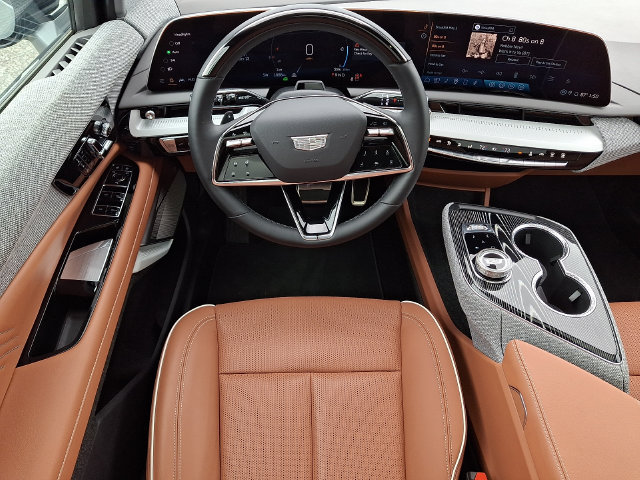 Used 2025 Cadillac Optiq Luxury 2 AWD/4WD image 10