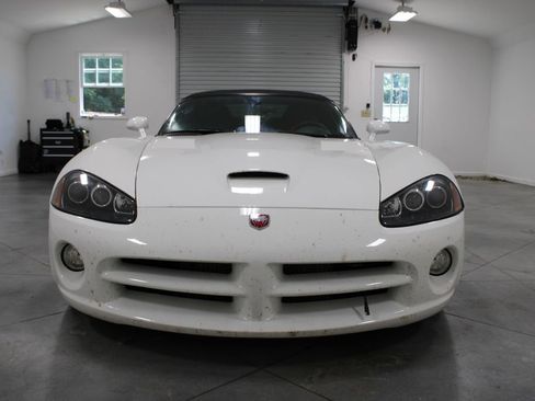 Used 2004 Dodge Viper SRT-10 RWD image 3
