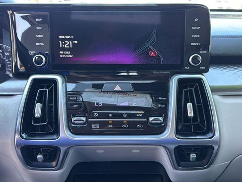 Used 2023 Kia Sorento EX image 18