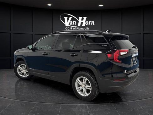 Used 2023 GMC Terrain SLE w/ Driver Convenience Package image 3