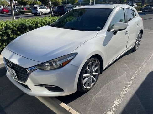 Used 2017 MAZDA MAZDA3 Touring FWD image 5