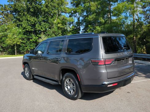 Used 2024 Jeep Wagoneer 4WD w/ Convenience Group I image 5