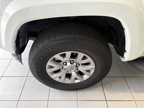 Used 2017 Toyota Tacoma SR5 image 8