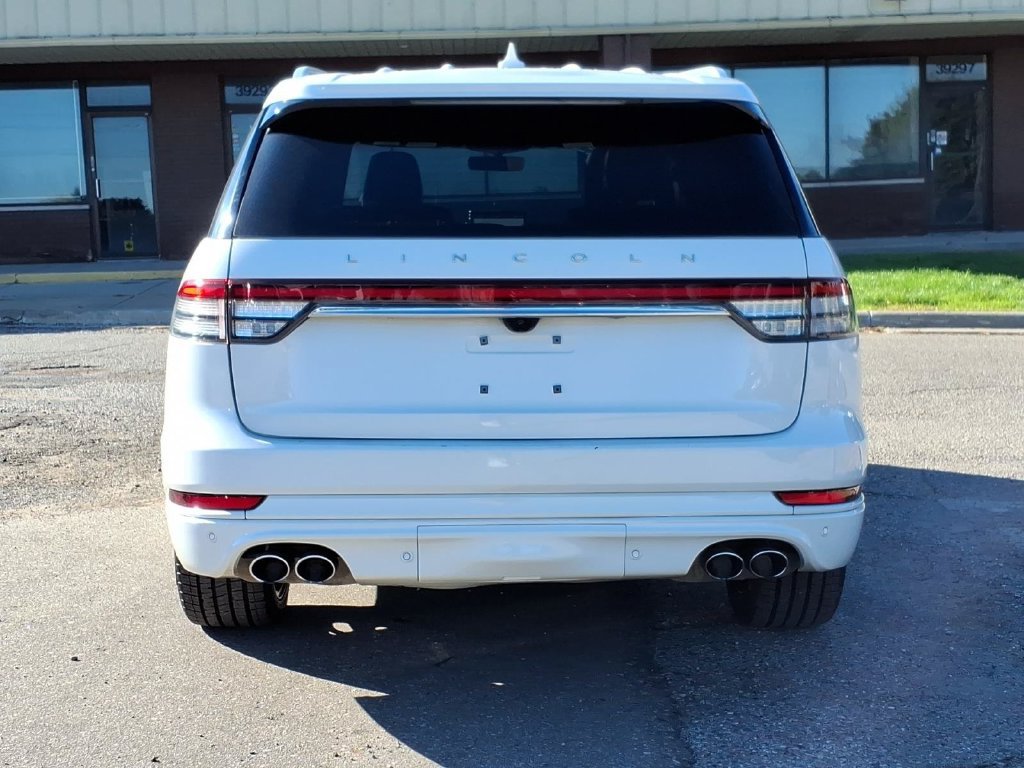 Used 2022 Lincoln Aviator Reserve w/ Equipment Group 201A AWD/4WD image 4
