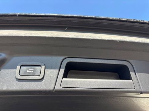 Used 2021 Land Rover Range Rover Velar R-Dynamic S image 18