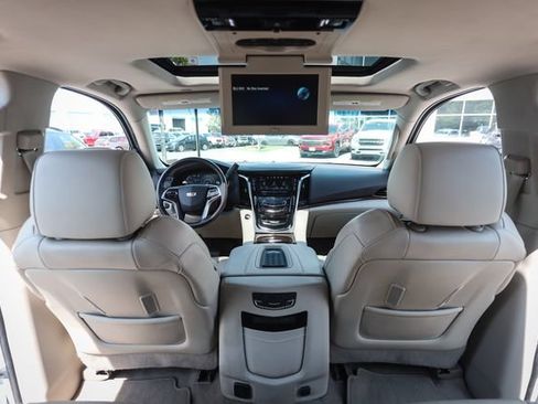 Used 2017 Cadillac Escalade Luxury AWD/4WD image 46