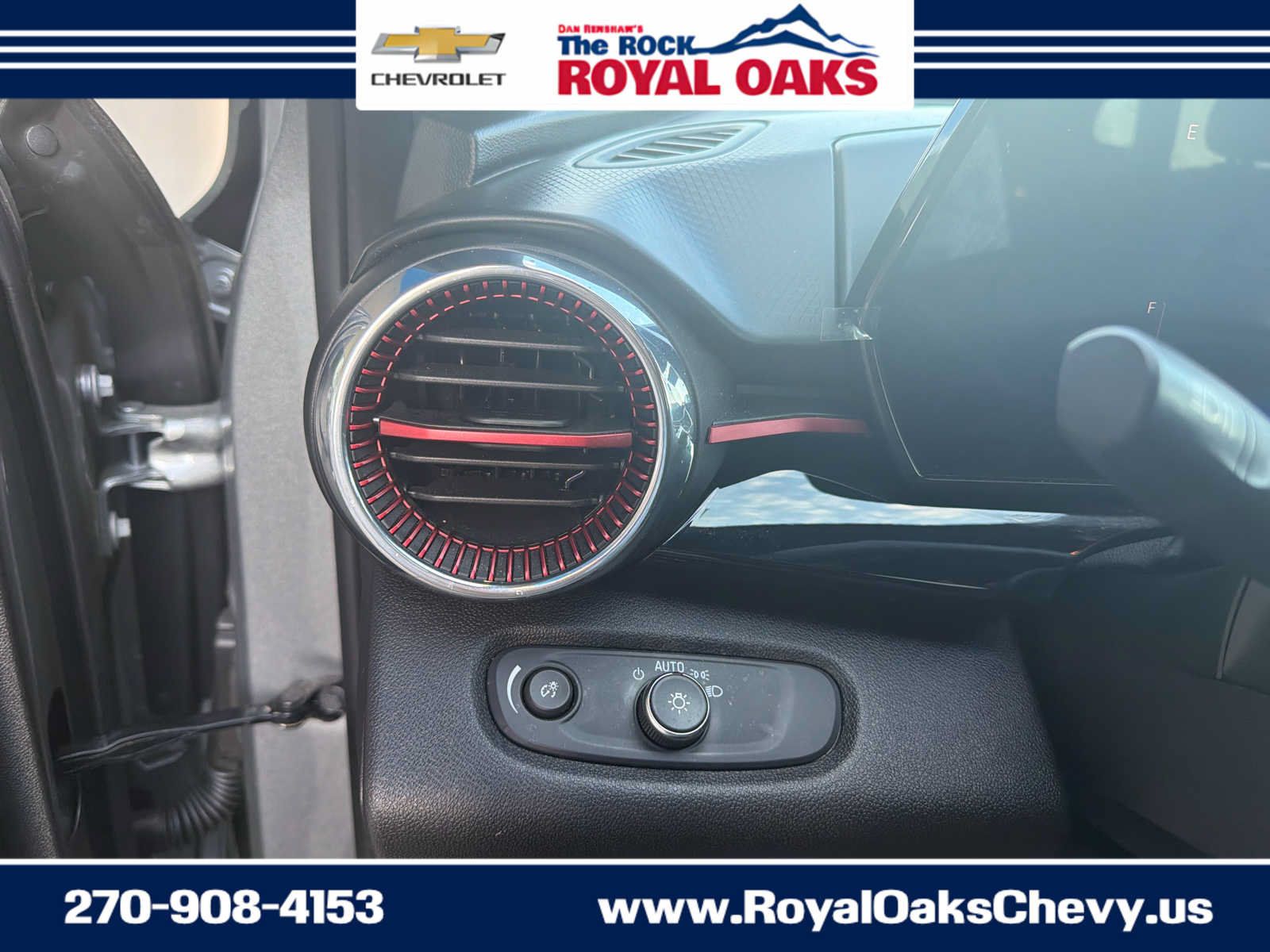 Used 2025 Chevrolet Trax RS w/ Sunroof Package FWD image 21