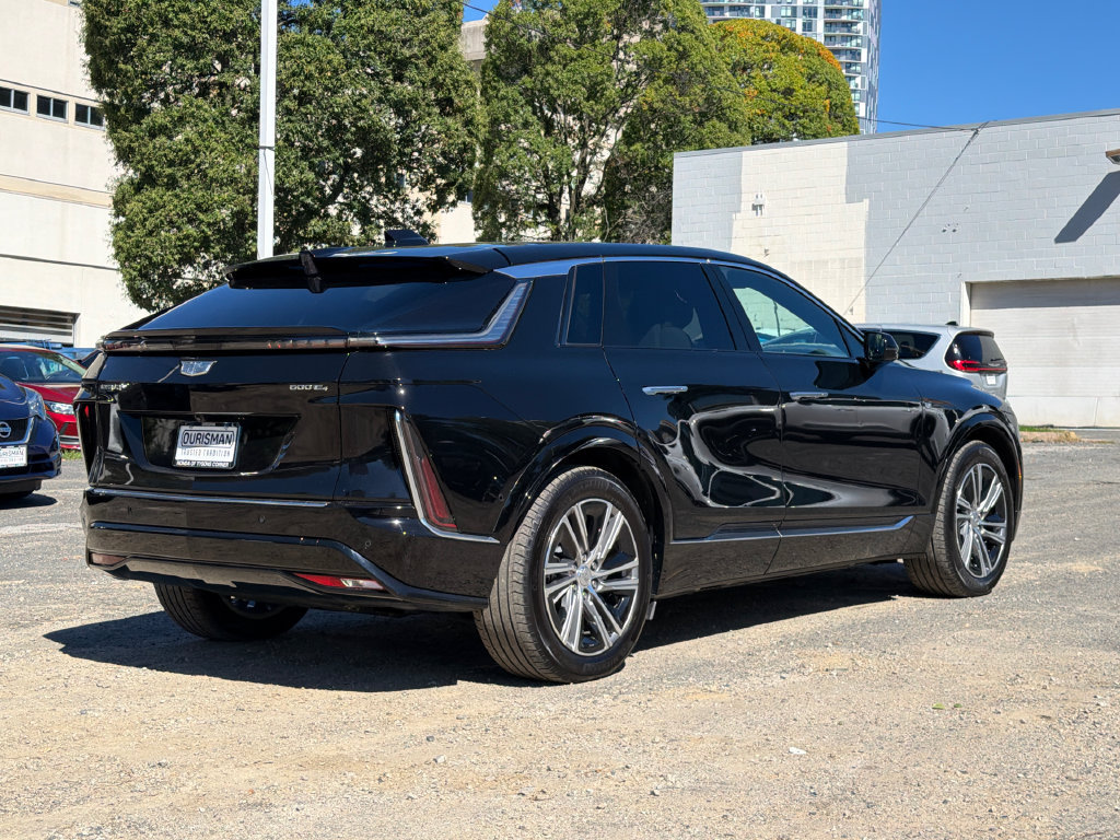 Used 2024 Cadillac Lyriq Luxury AWD/4WD image 7