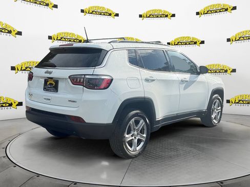 Used 2023 Jeep Compass Latitude AWD/4WD image 5