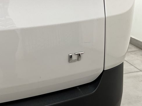 Used 2022 Chevrolet Traverse LT image 28