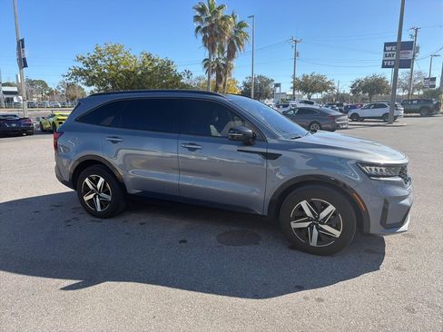 Used 2023 Kia Sorento S w/ Panoramic Sunroof Package image 4