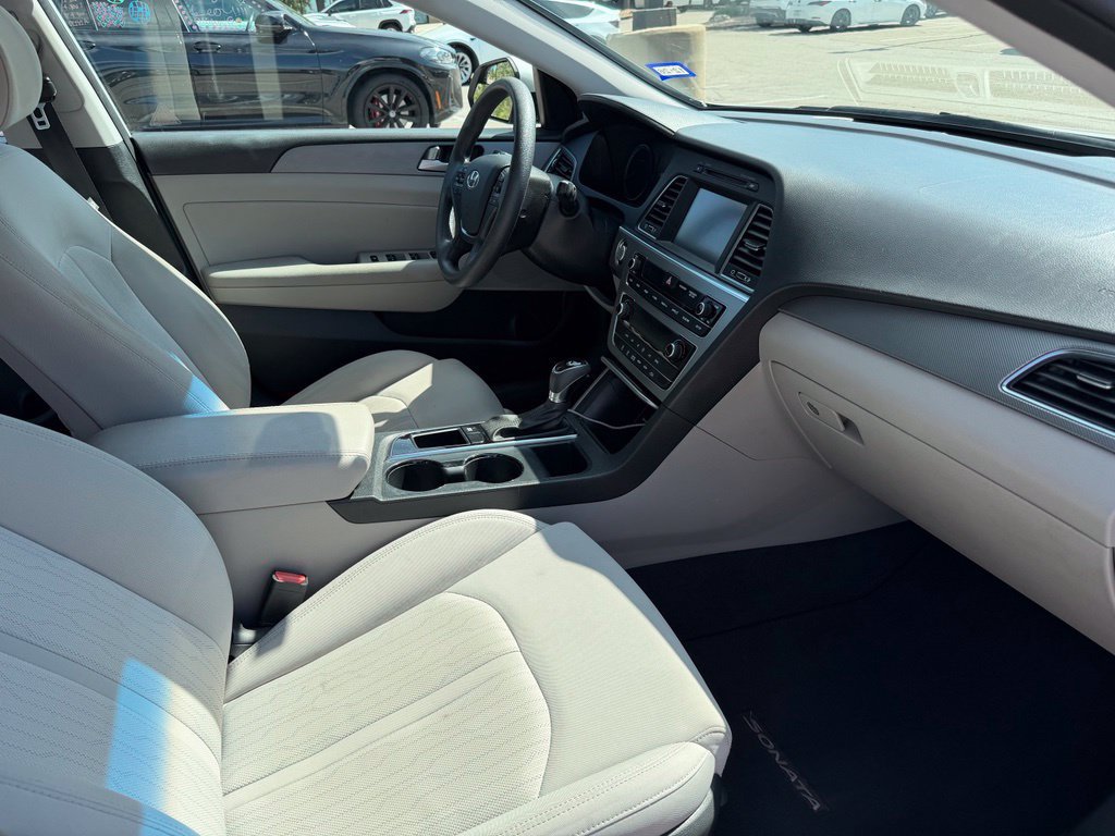 Used 2017 Hyundai Sonata SE FWD image 4
