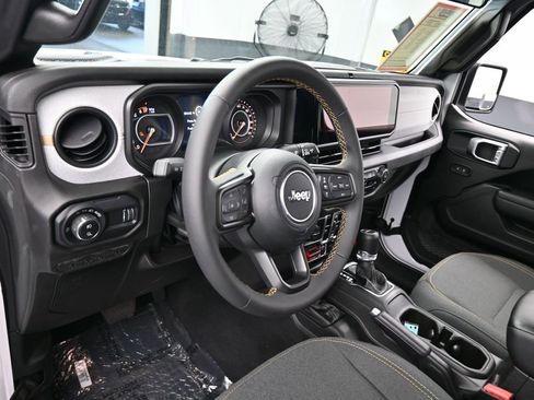 Used 2024 Jeep Gladiator Sport image 10