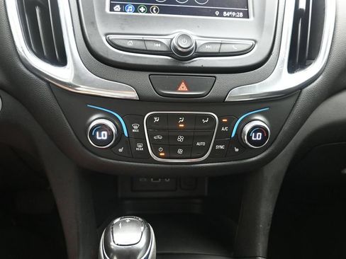 Used 2020 Chevrolet Equinox LT FWD image 17