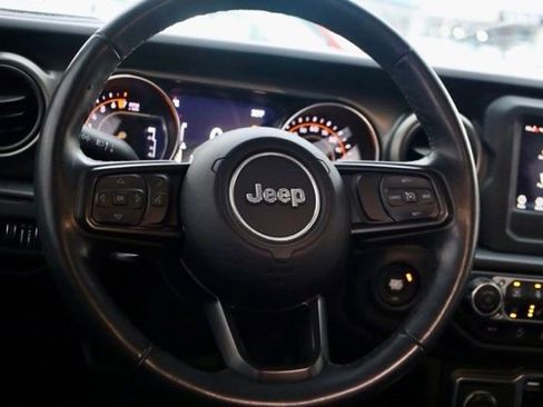 Used 2021 Jeep Gladiator Willys image 5