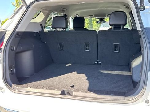 Used 2024 GMC Terrain SLT AWD/4WD image 20