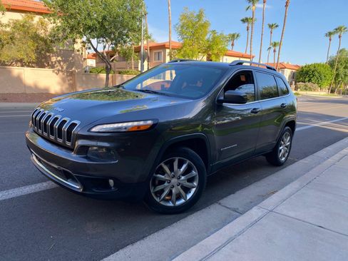 Used 2018 Jeep Cherokee Limited FWD image 5