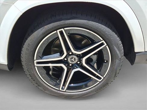 Certified 2025 Mercedes-Benz GLS 450 4MATIC image 22