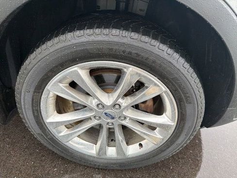 Used 2018 Ford Explorer XLT w/ Equipment Group 202A AWD/4WD image 4
