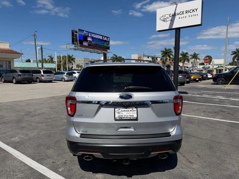 Used 2018 Ford Explorer XLT FWD image 6