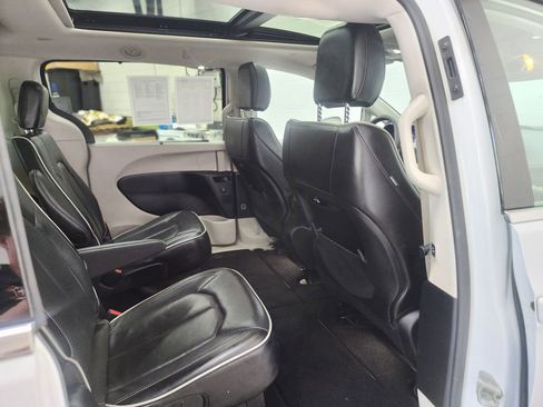 Used 2022 Chrysler Pacifica Limited FWD image 33