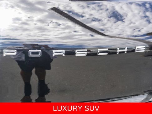 Used 2018 Porsche Macan AWD/4WD image 24