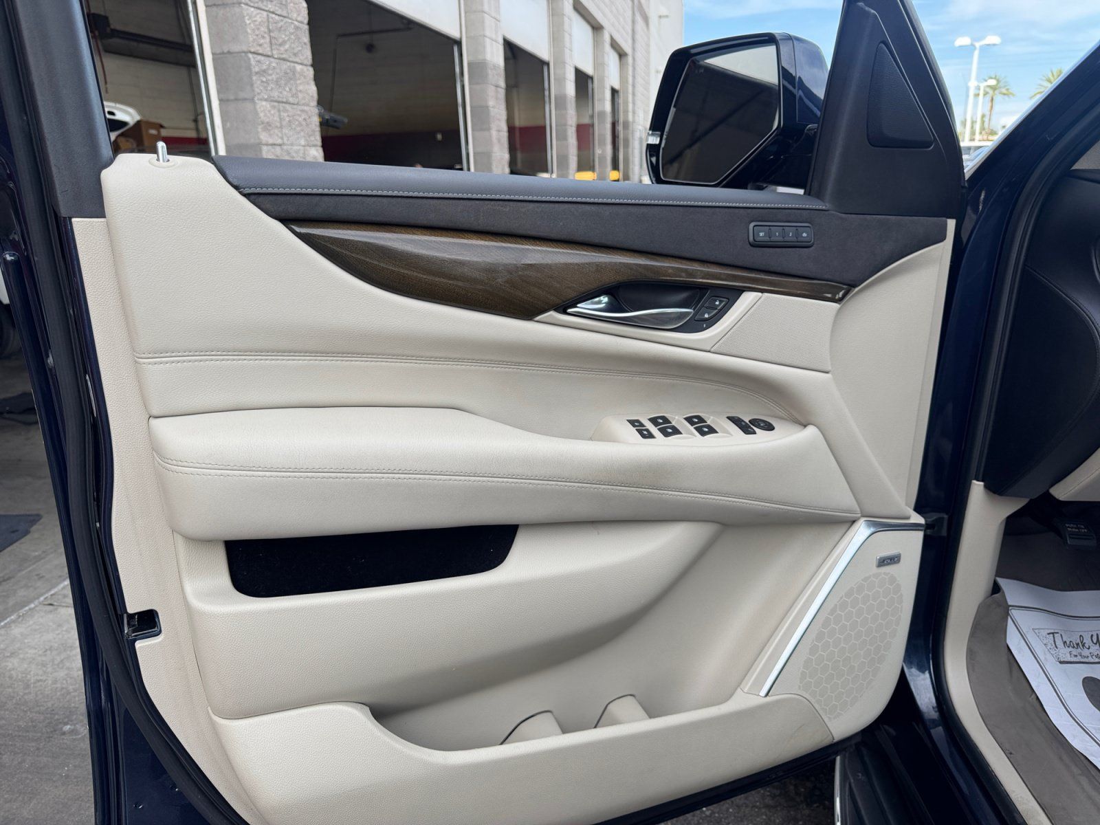 Used 2020 Cadillac Escalade ESV Luxury AWD/4WD image 13
