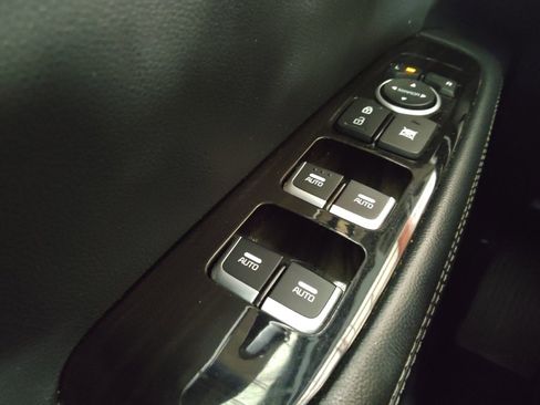 Used 2019 Kia Sorento S FWD image 27