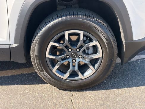 Used 2025 Chevrolet Equinox ACTIV w/ Safety and Technology Package FWD image 10