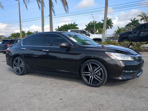 Used 2016 Honda Accord Touring image 2