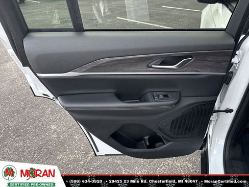 Used 2023 Jeep Grand Cherokee Limited image 26