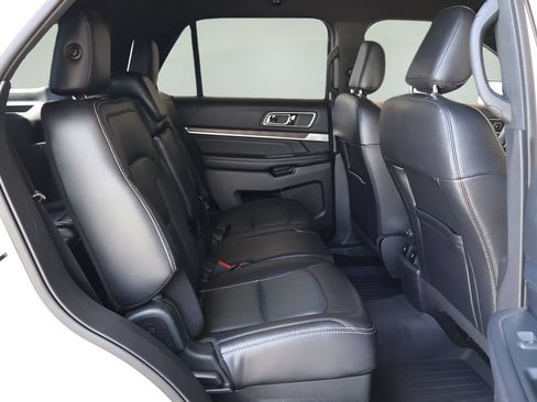 Used 2019 Ford Explorer Limited w/ Ford Safe & Smart Package FWD image 18