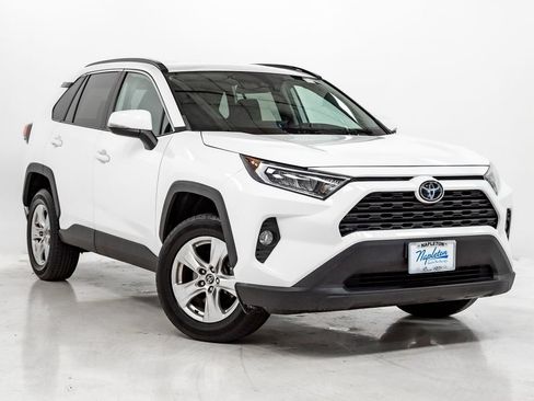 Used 2020 Toyota RAV4 XLE w/ XLE Grade Weather Package AWD/4WD image 7