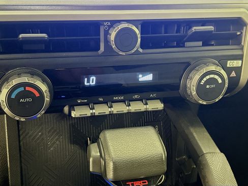 Used 2025 Toyota Tacoma TRD Off-Road image 24