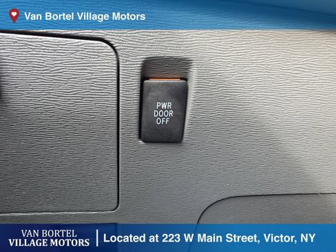 Used 2019 Toyota Sienna XLE w/ XLE Navigation Package FWD image 19