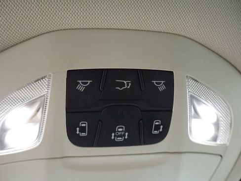 Certified 2024 Chrysler Pacifica Touring-L FWD image 32