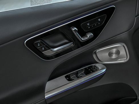 New 2026 Mercedes-Benz GLC 350e 4MATIC image 7