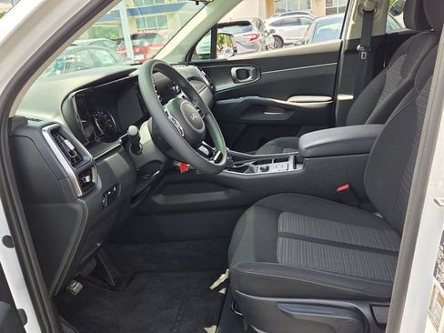 Used 2023 Kia Sorento LX FWD image 7
