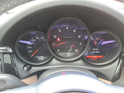 Certified 2021 Porsche Macan image 27