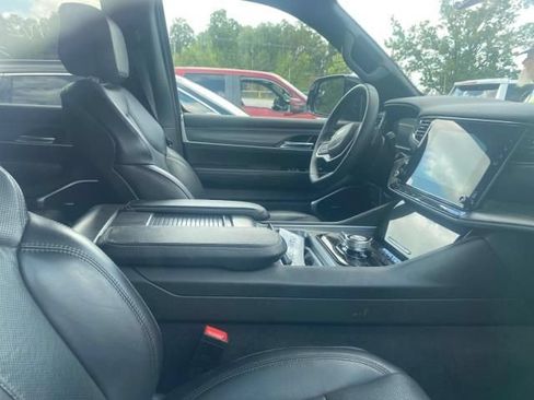 Used 2024 Jeep Wagoneer L Series II w/ Flexible Seating Group AWD/4WD image 4
