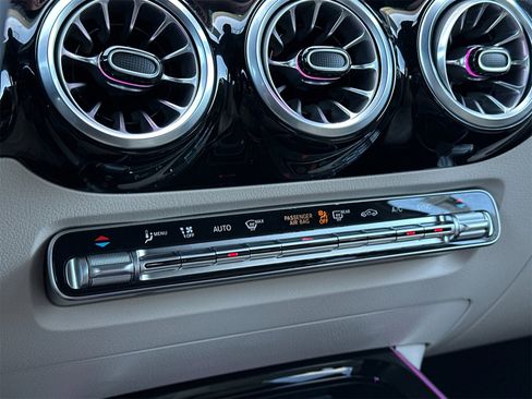 Certified 2025 Mercedes-Benz GLA 250 image 24