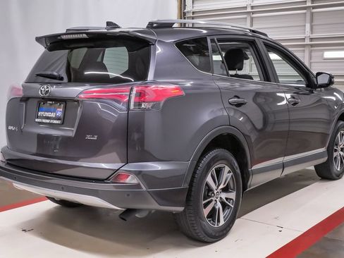 Used 2018 Toyota RAV4 XLE FWD image 6