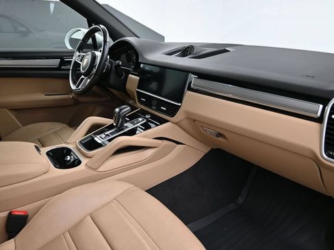 Certified 2023 Porsche Cayenne Platinum Edition AWD/4WD image 14