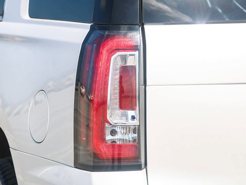 Used 2019 GMC Yukon Denali w/ Denali Ultimate Package image 9