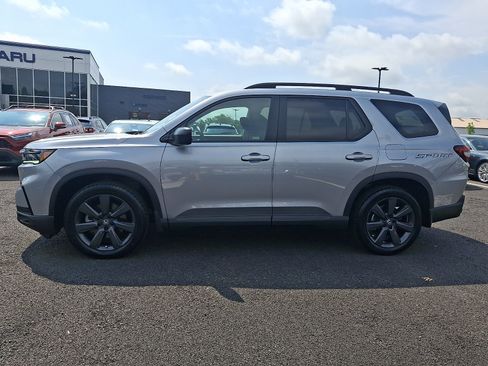 Used 2023 Honda Pilot Sport image 4