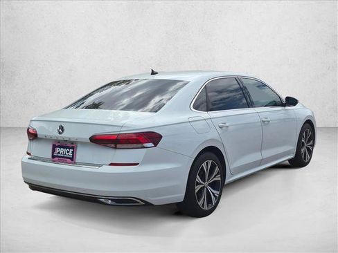 Used 2022 Volkswagen Passat 2.0T SE FWD image 5