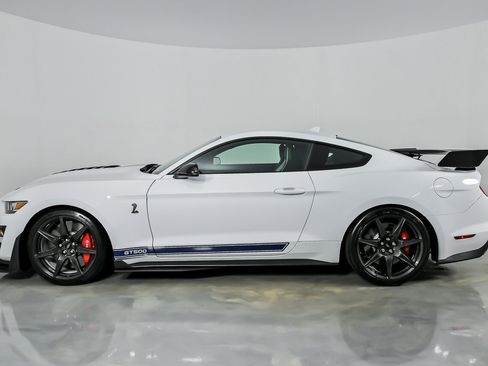 Used 2020 Ford Mustang Shelby GT500 w/ Carbon Fiber Track Pack RWD image 8
